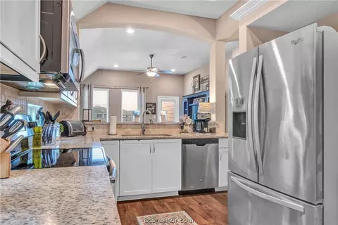 2124 Dumfries Dr, Bryan, TX 77807 photo 6