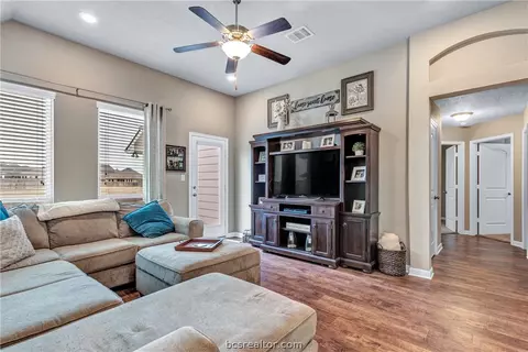 2124 Dumfries Dr, Bryan, TX 77807 photo 11