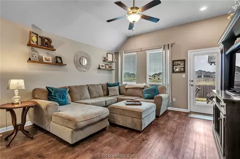 2124 Dumfries Dr, Bryan, TX 77807 photo 9
