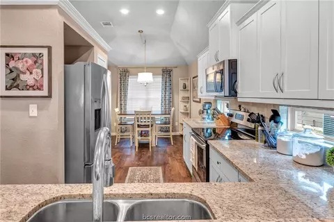 2124 Dumfries Dr, Bryan, TX 77807 photo 8