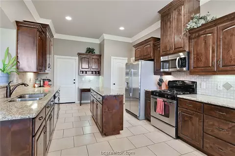 2908 Alba Ct, Bryan, TX 77808 photo 5