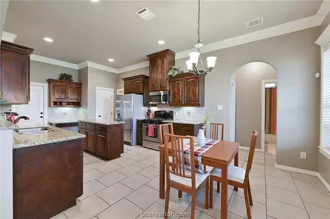 2908 Alba Ct, Bryan, TX 77808 photo 4
