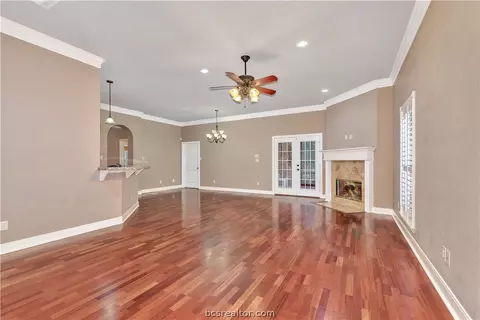 1907 Debbie Dr, Bryan, TX 77802 photo 4