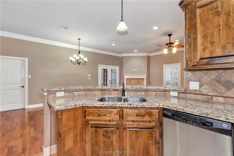 1907 Debbie Dr, Bryan, TX 77802 photo 11