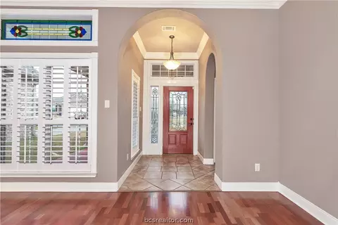 1907 Debbie Dr, Bryan, TX 77802 photo 3