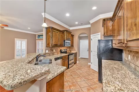 1907 Debbie Dr, Bryan, TX 77802 photo 9