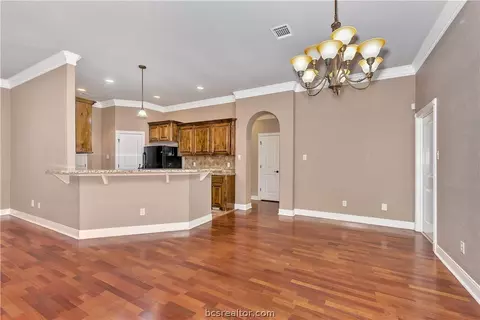 1907 Debbie Dr, Bryan, TX 77802 photo 8