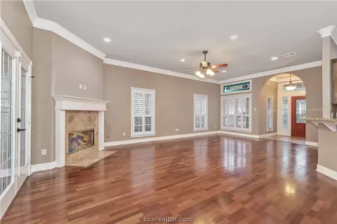 1907 Debbie Dr, Bryan, TX 77802 photo 5