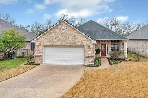 1907 Debbie Dr, Bryan, TX 77802 photo 1