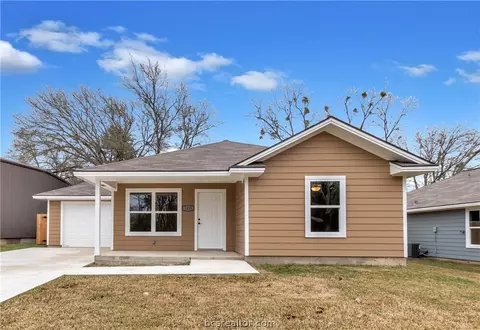 1419 Kermitt St, Bryan, TX 77803 photo 1