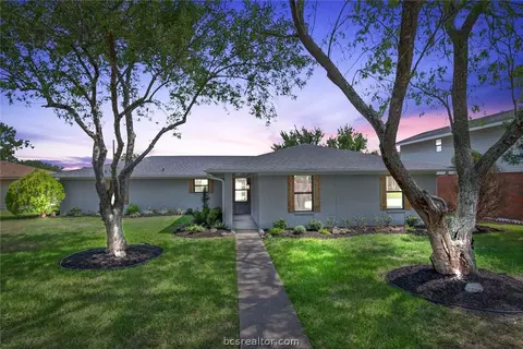 2317 Windsor Dr, Bryan, TX 77802 photo 2