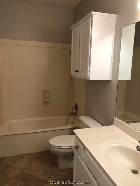 2804 Broadmoor Dr, Bryan, TX 77802 photo 2