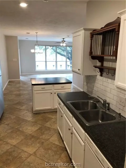 2804 Broadmoor Dr, Bryan, TX 77802 photo 9