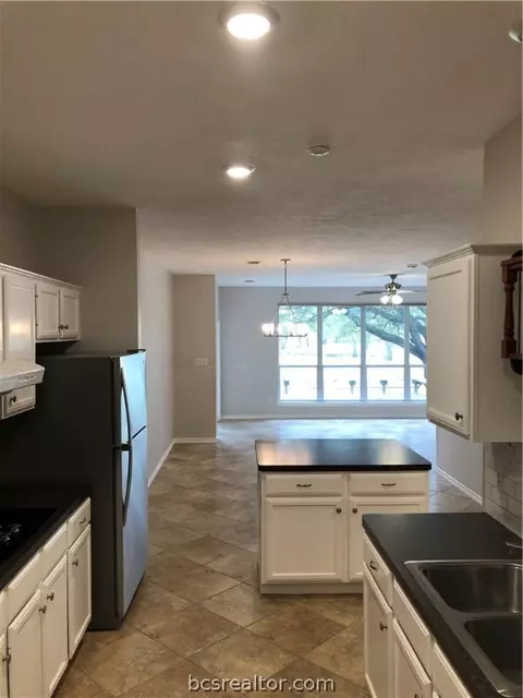 2804 Broadmoor Dr, Bryan, TX 77802 photo 8