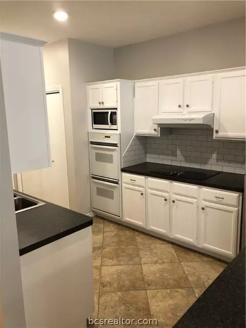 2804 Broadmoor Dr, Bryan, TX 77802 photo 5