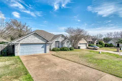 2313 E Mercers Lndg, Bryan, TX 77808 photo 2