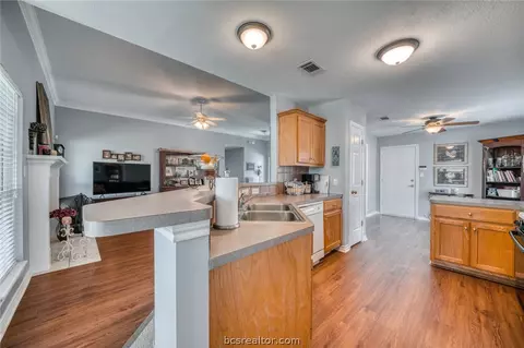 2313 E Mercers Lndg, Bryan, TX 77808 photo 9