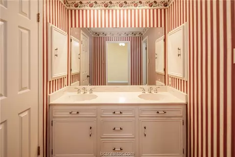4417 Warwick Ln, Bryan, TX 77802 photo 7