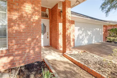 4417 Warwick Ln, Bryan, TX 77802 photo 3