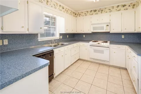 4417 Warwick Ln, Bryan, TX 77802 photo 13