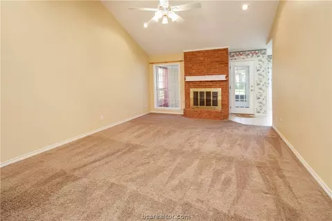4417 Warwick Ln, Bryan, TX 77802 photo 4
