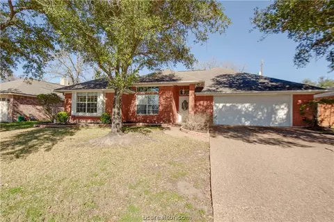 4417 Warwick Ln, Bryan, TX 77802 photo 2