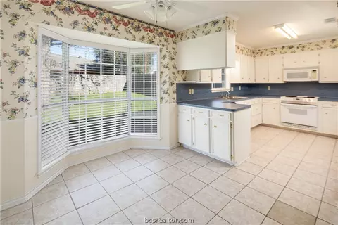 4417 Warwick Ln, Bryan, TX 77802 photo 12