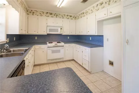 4417 Warwick Ln, Bryan, TX 77802 photo 14