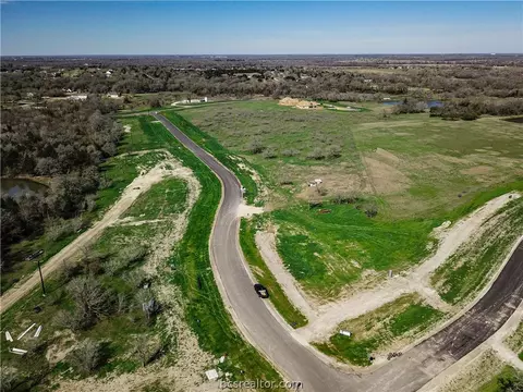 7813 Stiteler Dr, Bryan, TX 77808 photo 2
