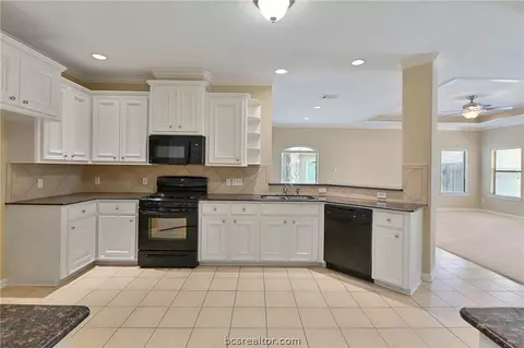 3309 Broadmoor Dr, Bryan, TX 77802 photo 8