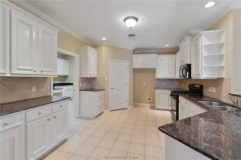 3309 Broadmoor Dr, Bryan, TX 77802 photo 9