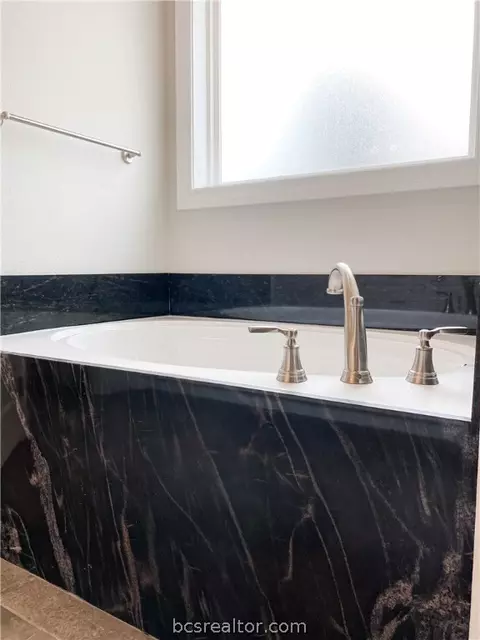 4056 Golden Eagle Dr, Bryan, TX 77808 photo 6