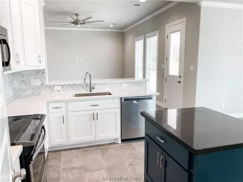 4056 Golden Eagle Dr, Bryan, TX 77808 photo 3