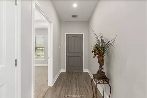 3647 Elaine Dr, Bryan, TX 77803 photo 6
