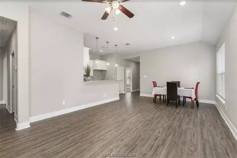 3647 Elaine Dr, Bryan, TX 77803 photo 11