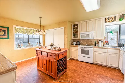 2307 Windsor Dr, Bryan, TX 77802 photo 11