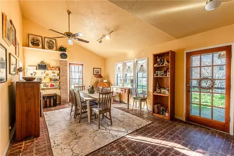 2307 Windsor Dr, Bryan, TX 77802 photo 9