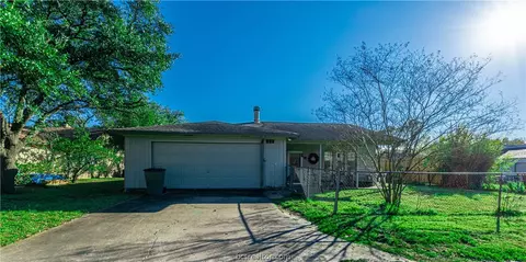 2307 Windsor Dr, Bryan, TX 77802 photo 4