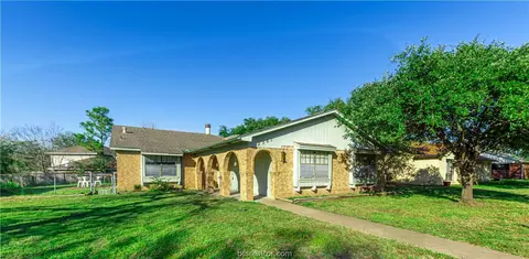 2307 Windsor Dr, Bryan, TX 77802 photo 3