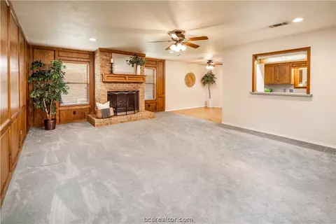 4115 Willow Oak St, Bryan, TX 77802 photo 3