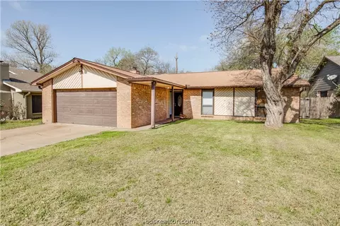 4115 Willow Oak St, Bryan, TX 77802 photo 2