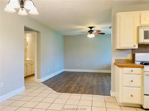 1901 Carroll, Bryan, TX 77803 photo 5