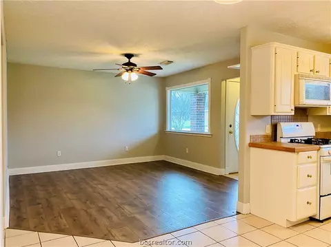 1901 Carroll, Bryan, TX 77803 photo 4