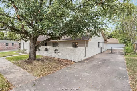 2610 Melba, Bryan, TX 77802 photo 2