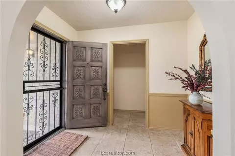 2610 Melba, Bryan, TX 77802 photo 4