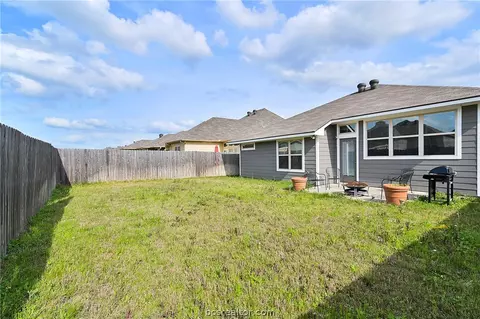 2022 Shimla Dr, Bryan, TX 77807 photo 15