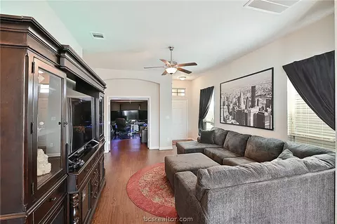 2022 Shimla Dr, Bryan, TX 77807 photo 6