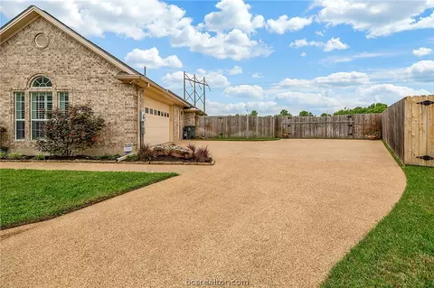 3801 Williams Bnd, Bryan, TX 77808 photo 4