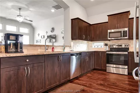 2000 Stubbs Dr, Bryan, TX 77807 photo 12