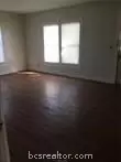 809 E Davis St, Hearne, TX 77859 photo 2